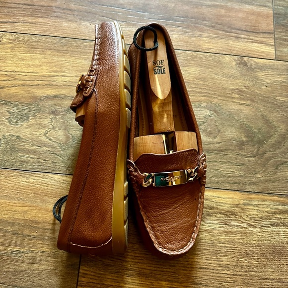 Tan and gold Coach loafers - Picture 4 of 5